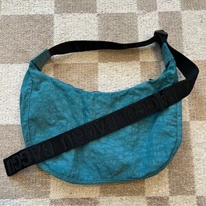 BAGGU MEDIUM EMERALD CRESCENT